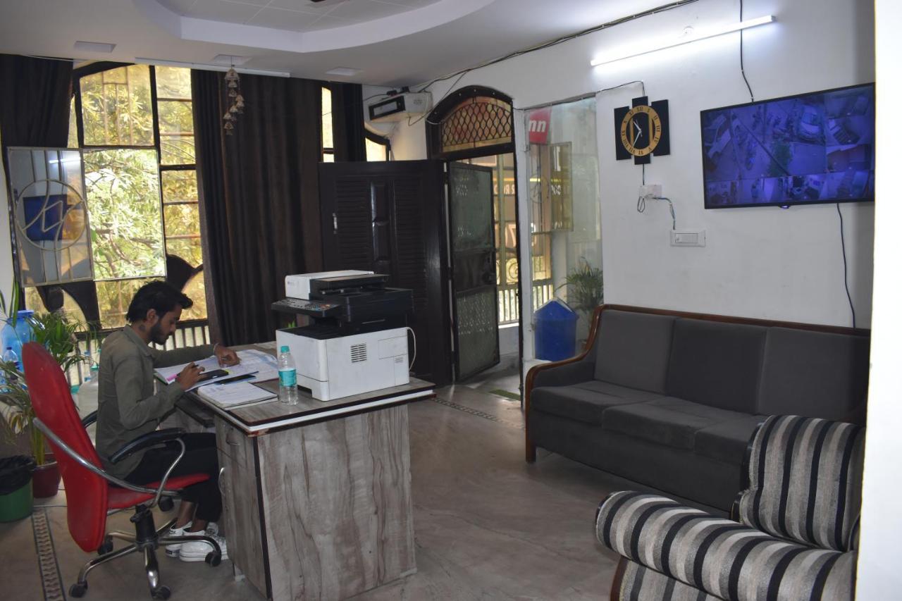 Hotel Dream Inn Anand Vihar Couple Friendly Near Railway Station New Delhi Exterior photo